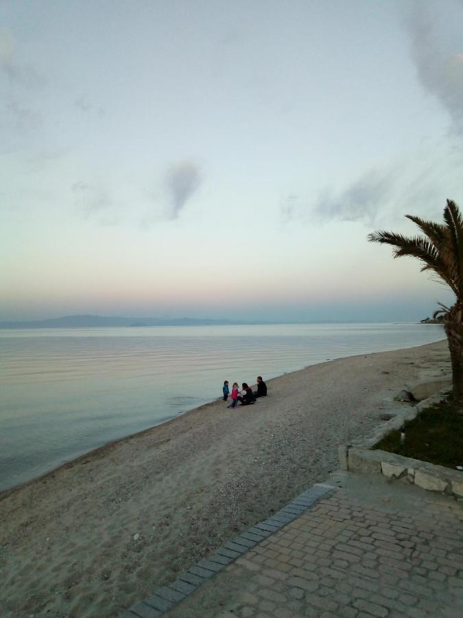 Hippocampus Beach House Polychrono Bagian luar foto